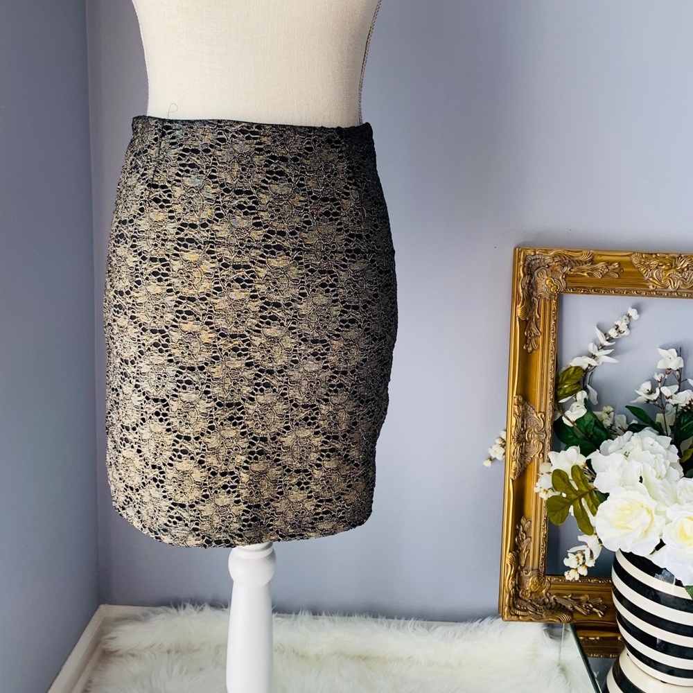 Mini 2b Bebe skirt, size M 💕